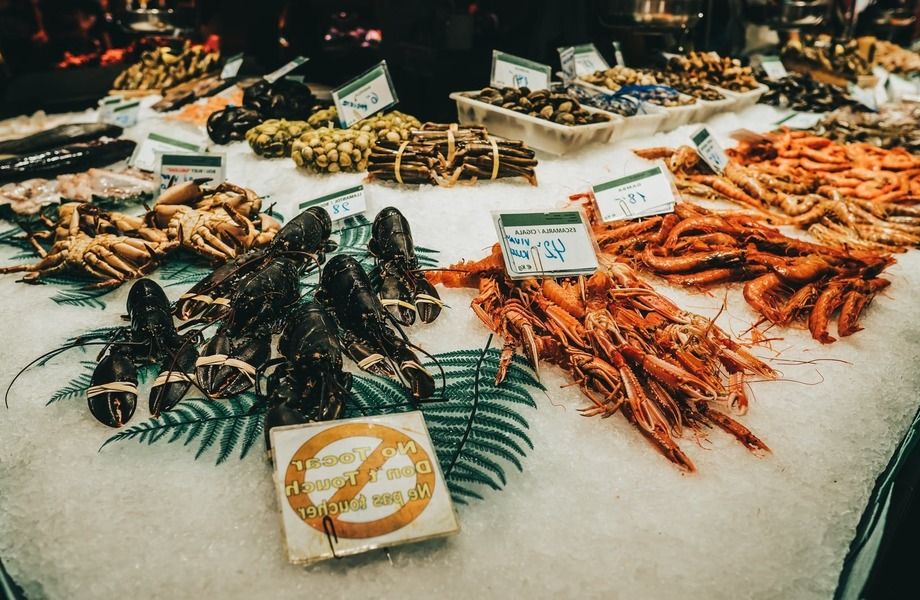 Фото 1 Торговая точка на рынке по продаже деликатесов .