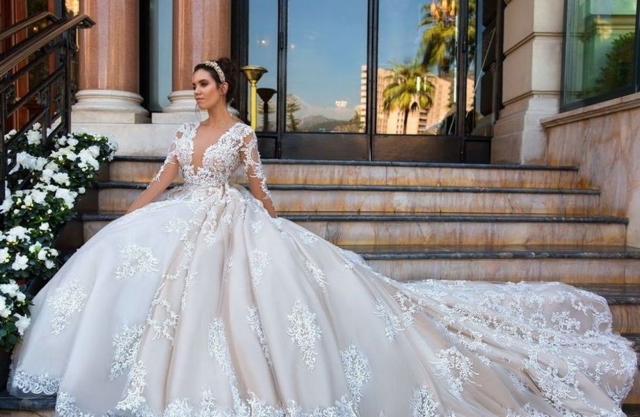 Известное производство свадебных платьев/доход 150.000