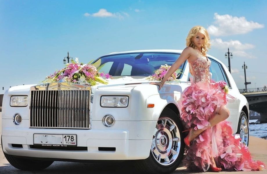 Известное производство свадебных платьев/доход 150.000