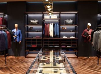 Магазин мужской одежды в крупном ТРК