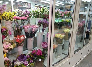 Фото Магазин цветов на Есенина с товарным остатком