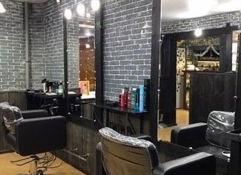 Парикмахерская в густонаселенном районе 