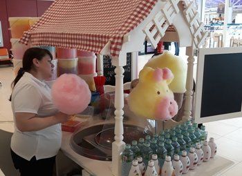 Фото Островок сахарной ваты в ТЦ на юге Петербурга