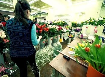 Фото Цветочный магазин в проходимом месте.