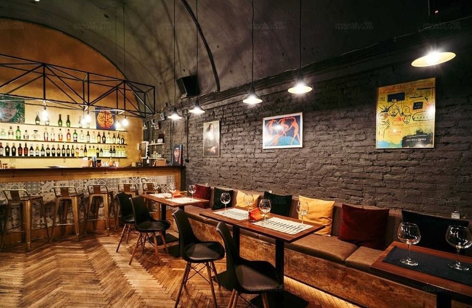 Фото 2 Бар в историческом месте с индивидуальным интерьером