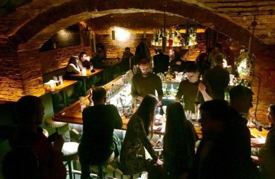 Бар с алкогольной лицензией в центре 