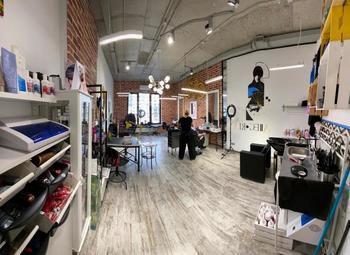 Салон красоты с новым ремонтом и постоянными клиентами