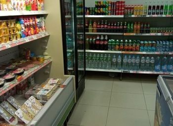 Продуктовый магазин в бизнес-центре