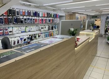 Сервисный центр в центре в проходном месте