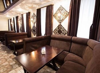 Кафе-бар на одной их центральных улиц (работает более 7 лет)