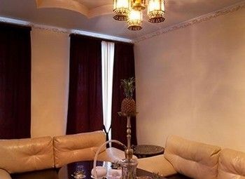 Фото Кафе-бар на одной их центральных улиц (работает более 7 лет)