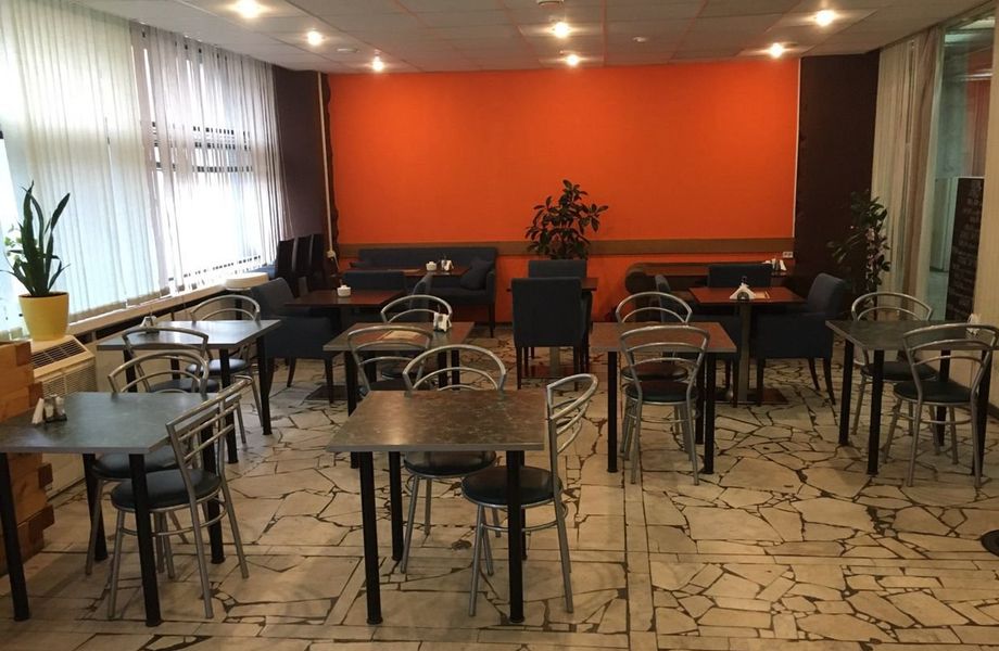 Кофейня в бизнес-центре с полной кухней