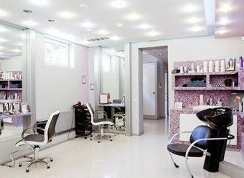 Салоны красоты в густонаселённом районе на Гражданском проспекте 