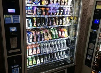 Вендинговый автомат нового формата (полностью автономен) / пр-во 2019 