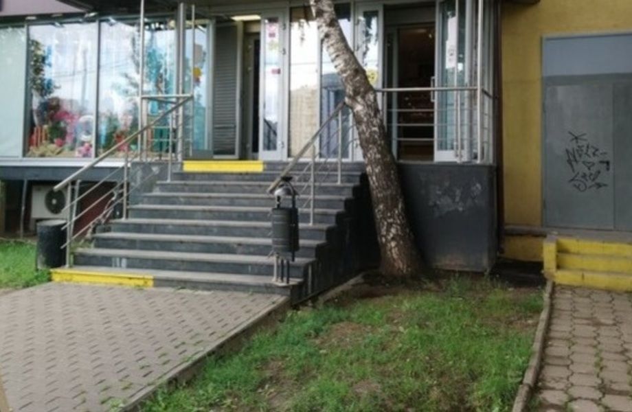 Кофейня у метро с высоким пешеходным и автомобильным трафиком