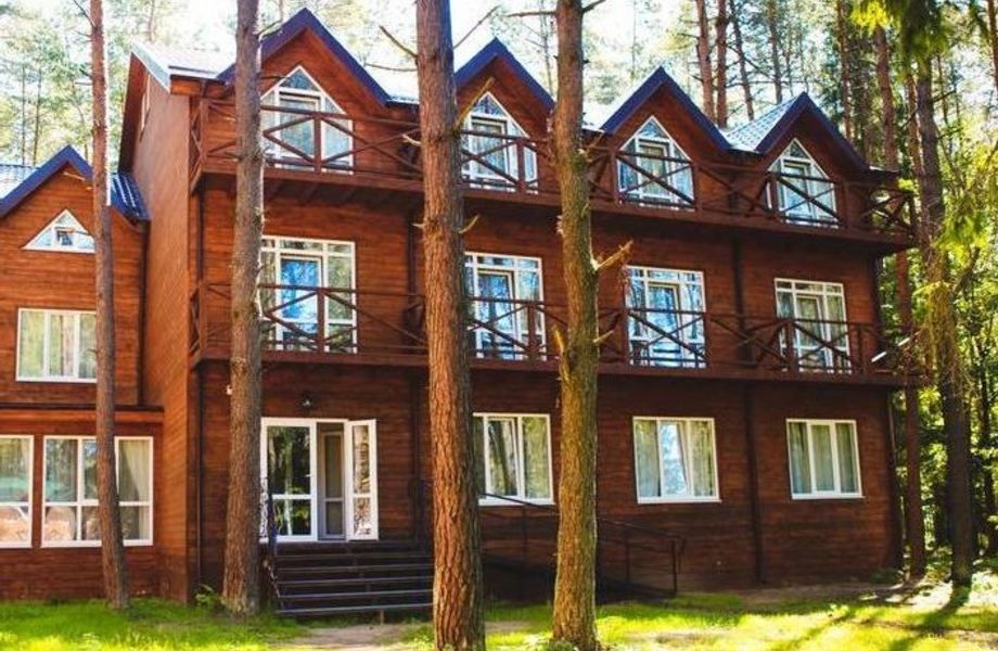 Гостиница с прилегающим кафе на берегу Ладожского озера