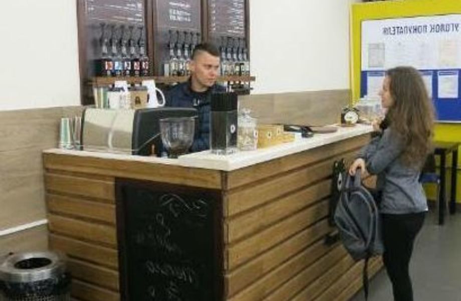 Кофейня рядом с метро в спальном районе / Низкая аренда