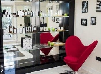 Рабочая  студия красоты в центре города 