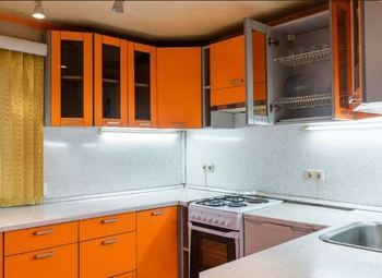 2- коттеджа с посуточной арендой в собственность расположены в Л.О.