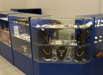 Фото Бижутерия в крупном ТЦ (проходное место)
