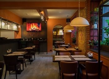 Кафе в густо населенном районе