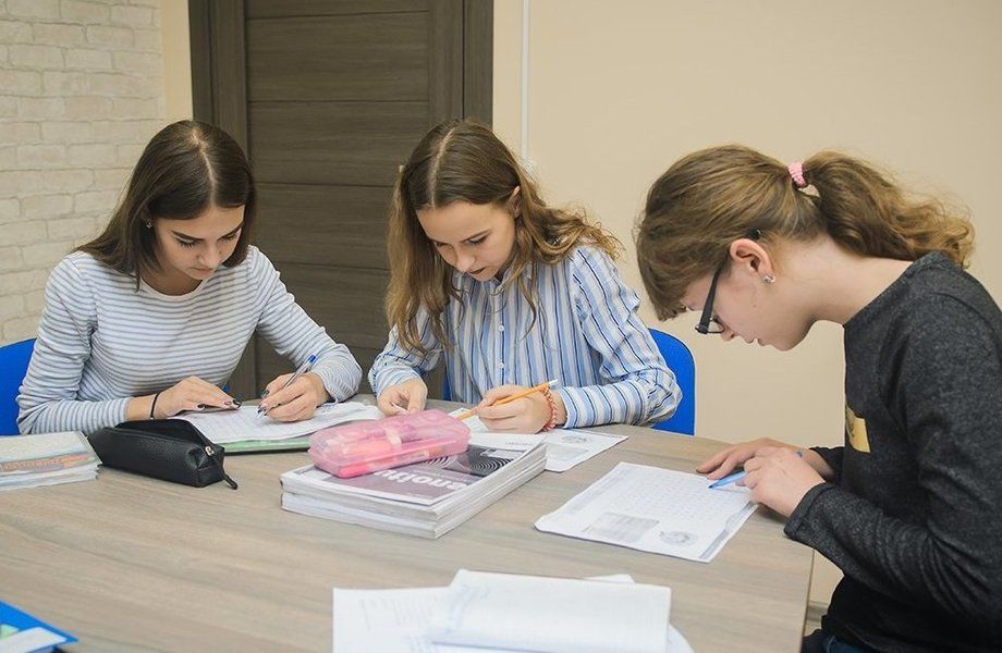 Фото 2 Языковой центр в проходном месте / Бизнесу 4 года