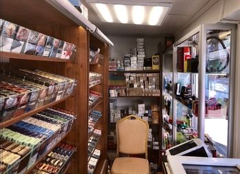 Фото Табачная лавка в проходимом месте