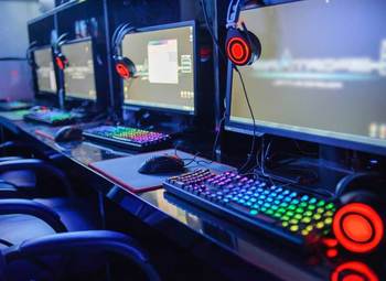 Компьютерный клуб известной сети