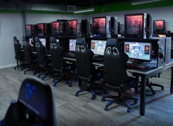 Компьютерный клуб известной сети