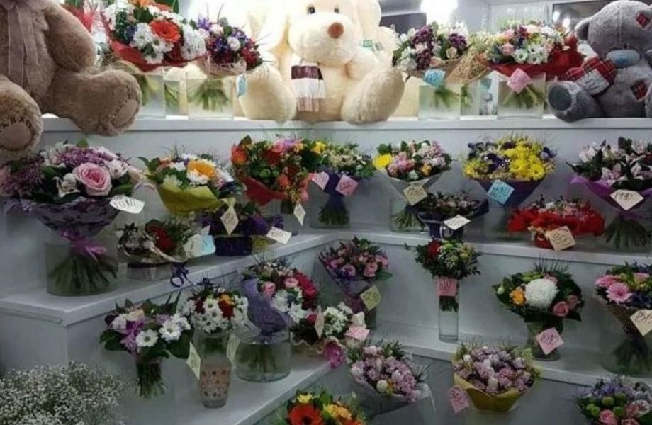 Цветочный магазин на севере города в проходимом месте