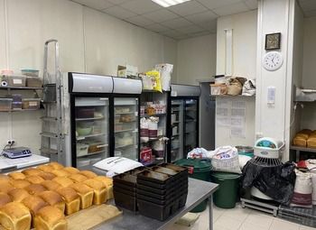 Фото Пекарня в торговых рядах с базой постоянных клиентов