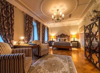 Гостиничный комплекс с субарендаторами в здании исторического значения