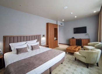 Отель с помещением собственности, центр Санкт Петербурга