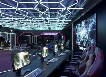 Киберспортивный клуб в крупном ТРЦ