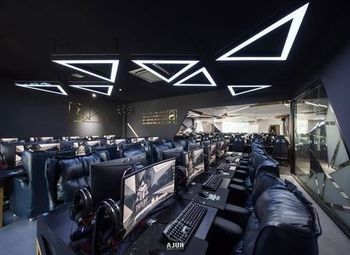 Киберспортивный клуб в крупном ТРЦ