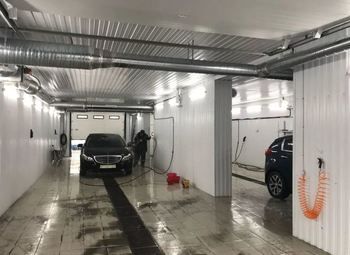 Автомойка + шиномонтаж с арендаторами, здание в собственность