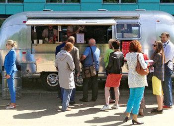 Фото Фудтрак на колесах с возможностью расположения в центре города