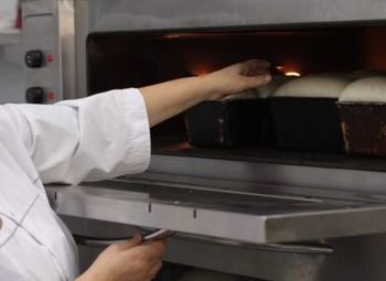 Пекарня полного цикла в густонаселенном районе / свежий ремонт