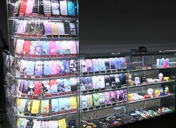 Фото Островок в топовом ТРЦ по продаже аксессуаров и ремонту телефонов