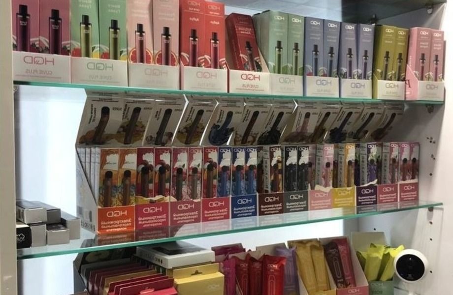 Табачный магазин расположен возле метро с чп 130 000