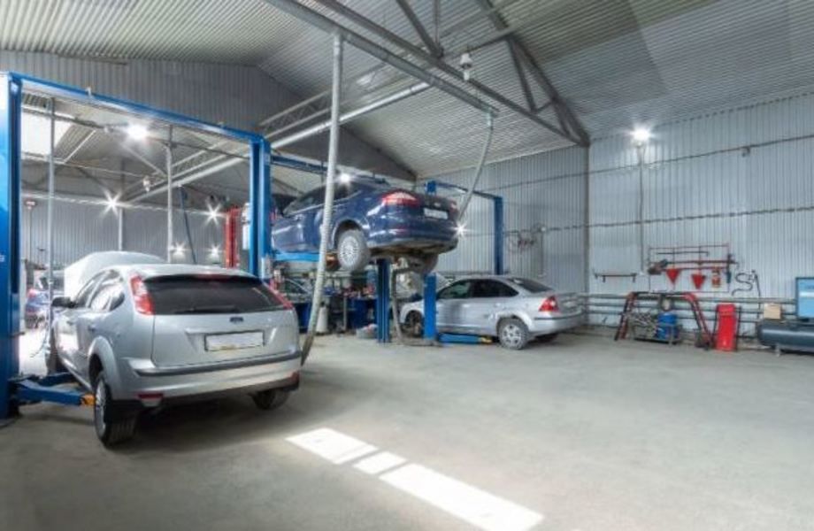 Автосервис с новым оборудованием на юге, грузовой подъёмник