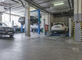 Автосервис с новым оборудованием на юге, грузовой подъёмник