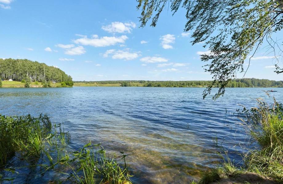 Земельный участок в 50 метрах от озера. Подстанция на 160 кВт.