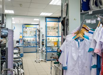 Фото Магазин медицинских товаров среди медицинских учреждений