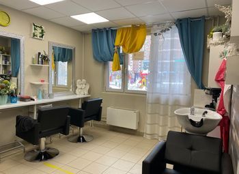 Салон красоты с хорошим свежим ремонтом