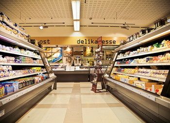 Фото Продуктовый магазин в спальном районе