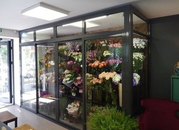 Фото Магазин цветов в центре города с развитыми интернет продажами