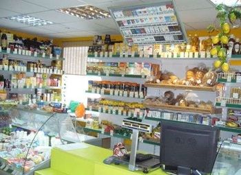 Фото Продуктовый магазин в спальном районе.