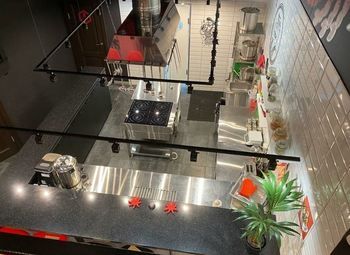 Действующий премиум ресторан с постоянными клиентами.