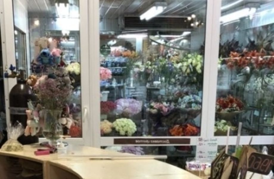 Фото 3 Магазин цветов в Подмосковье в прикассовой зоне сетевого продуктового